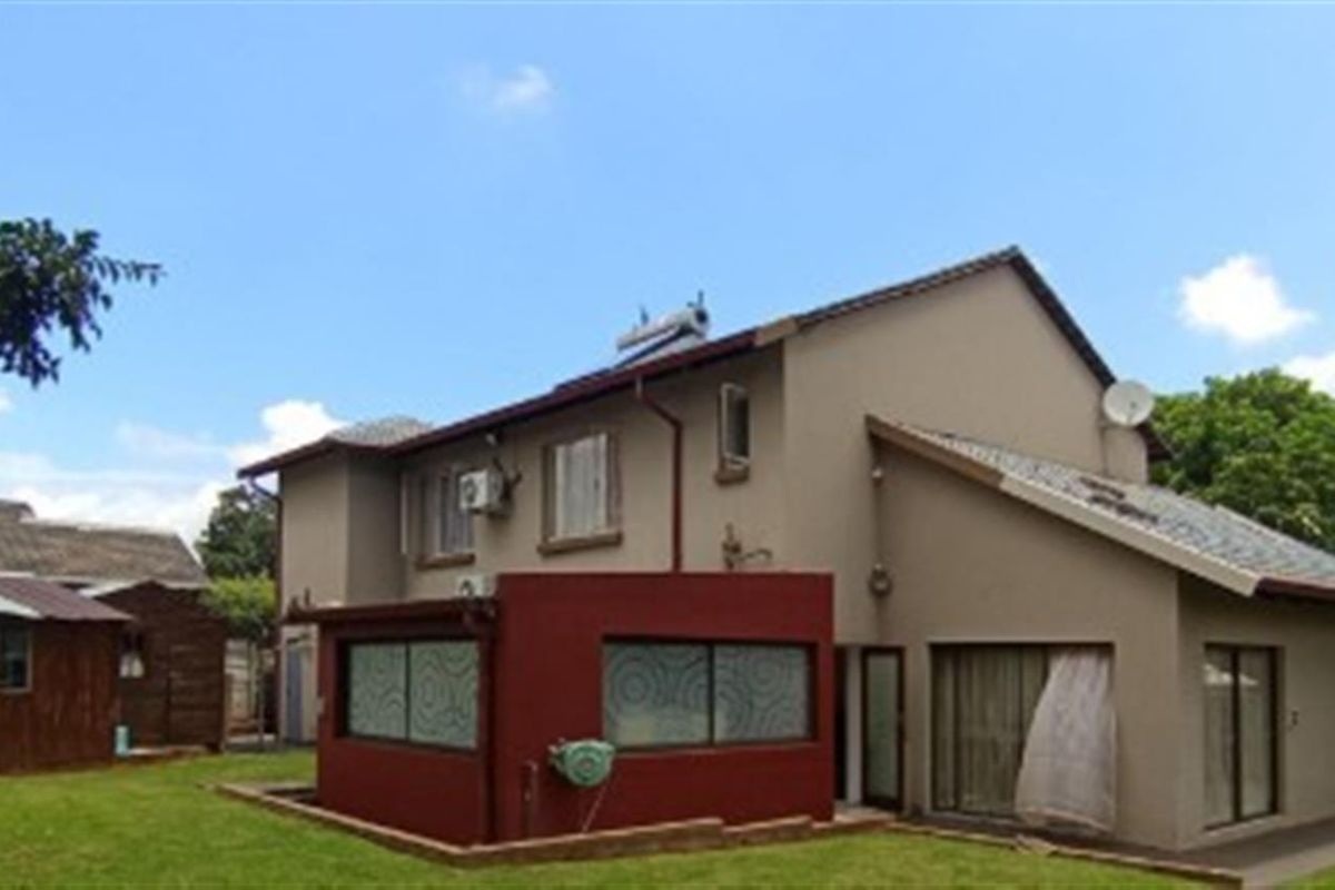 Modern Family Home For Sale in Rooihuiskraal North, Centurion - Photo 4