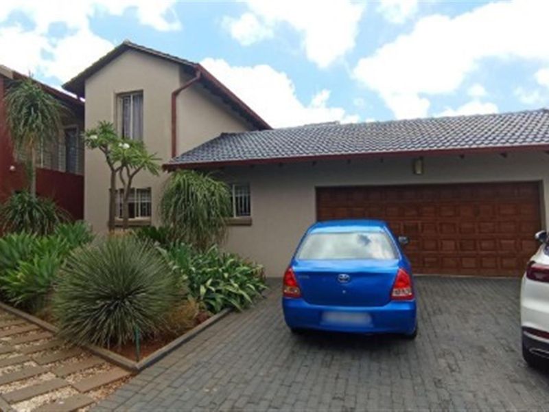 Modern Family Home For Sale in Rooihuiskraal North, Centurion - Photo 5