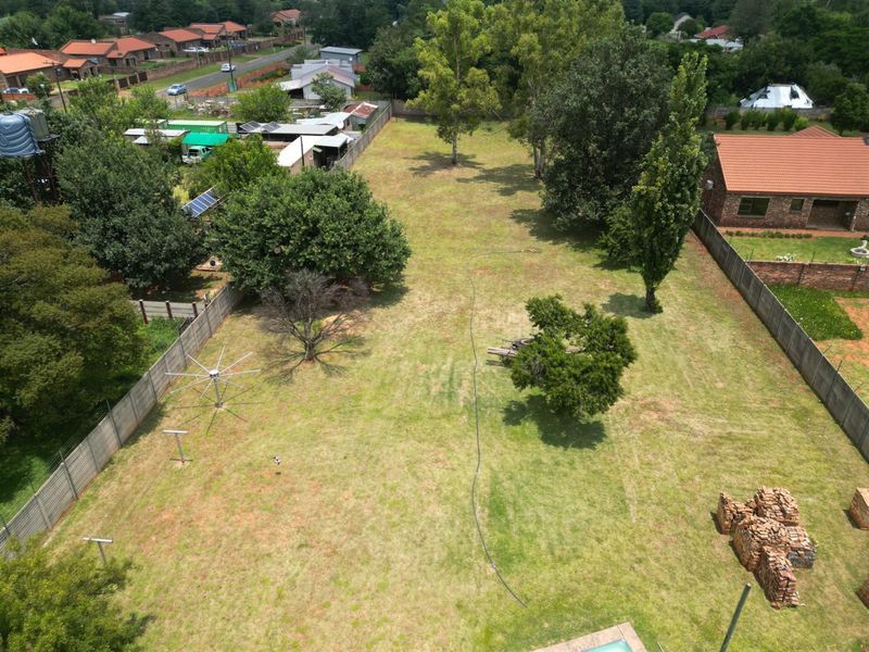 3 Bedroom home for sale with pool - Photo 2