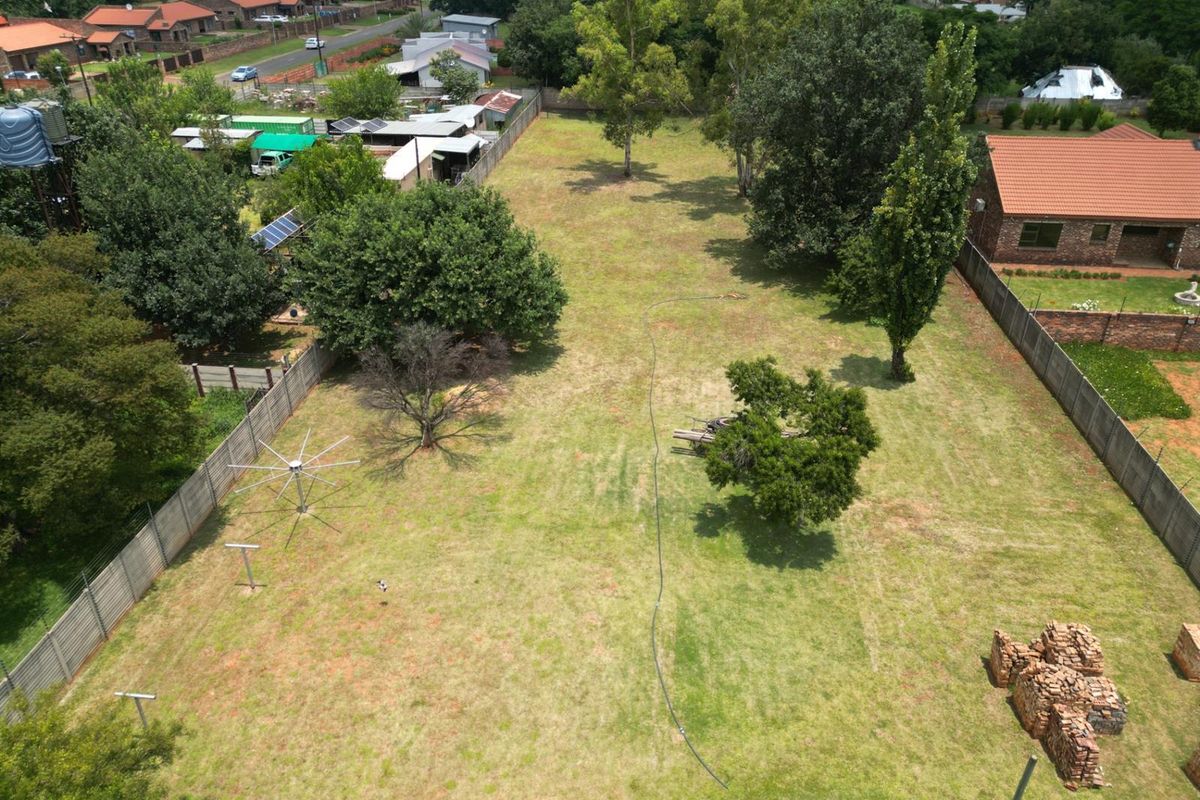 3 Bedroom home for sale with pool - Photo 2