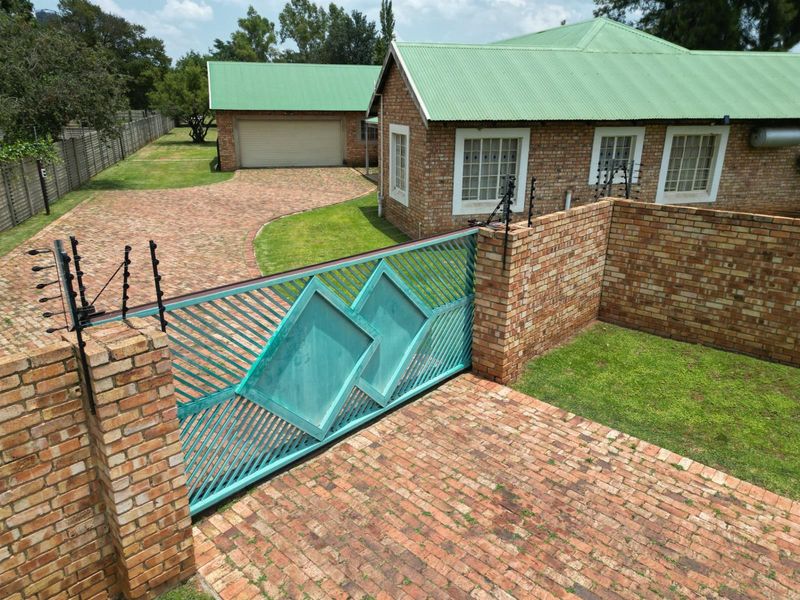 3 Bedroom home for sale with pool - Photo 5