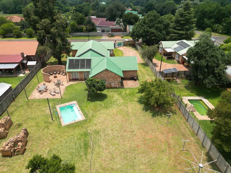 3 Bedroom home for sale with pool - Photo 3