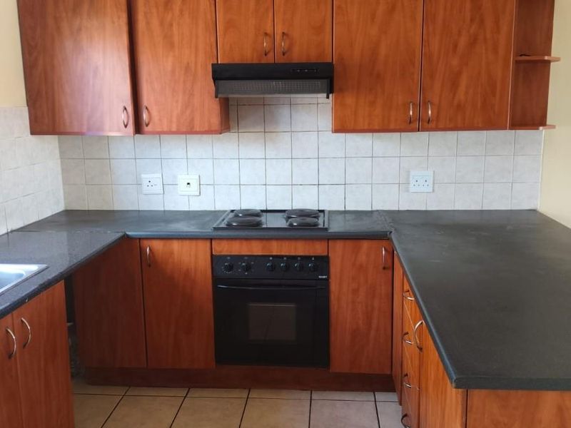 REDUCED PRICE !!! Townhouse for sale in Carlswald View Estate, Midrand - Photo 8