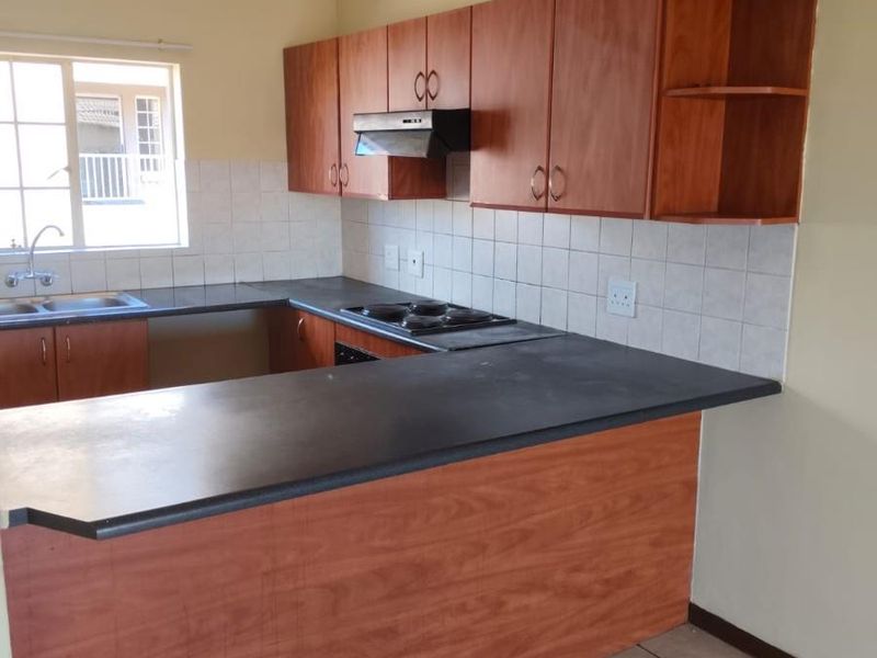 REDUCED PRICE !!! Townhouse for sale in Carlswald View Estate, Midrand - Photo 6