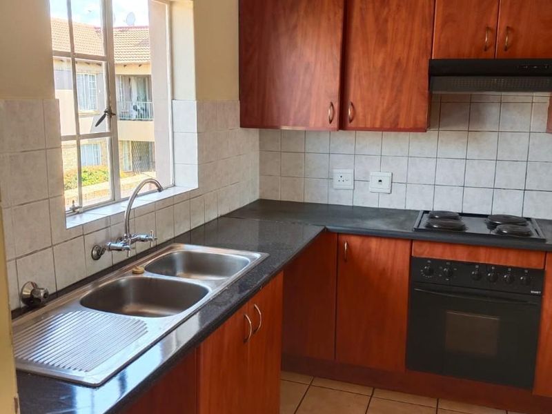 REDUCED PRICE !!! Townhouse for sale in Carlswald View Estate, Midrand - Photo 7