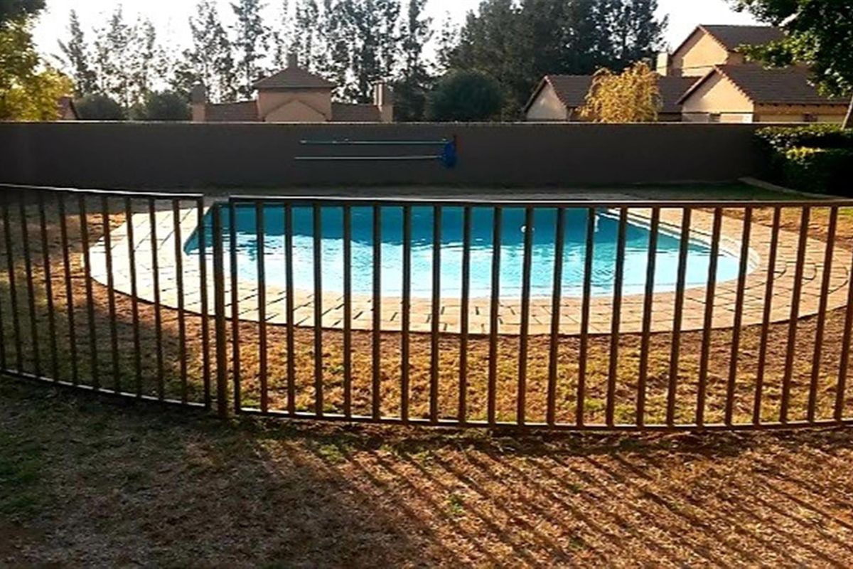 REDUCED PRICE !!! Townhouse for sale in Carlswald View Estate, Midrand - Photo 2