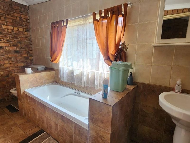 Great Value Withok Estate, Smallholdings for sale - Photo 5