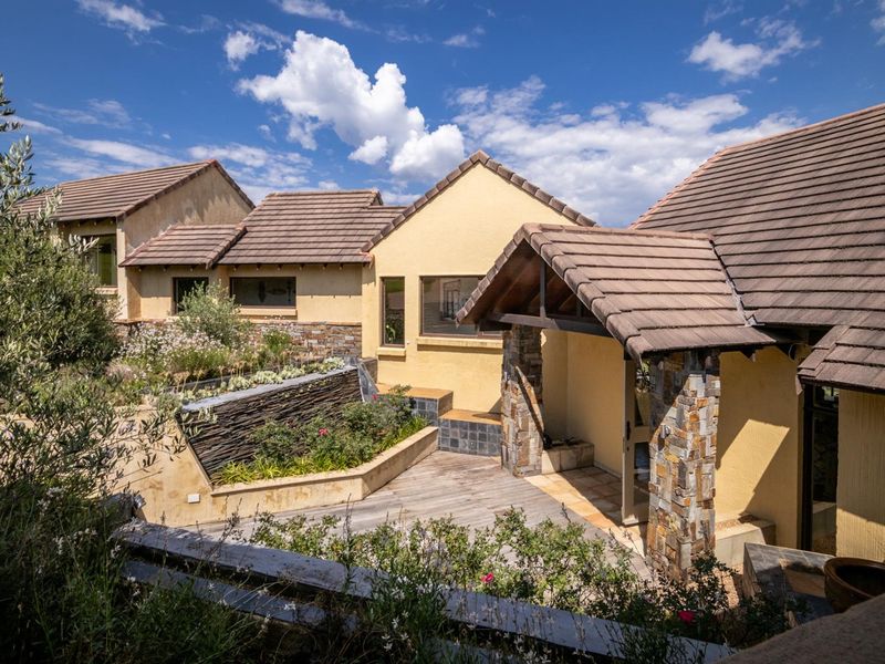 Bespoke 4-Bedroom Country Home in secure estate in Underberg - Photo 5