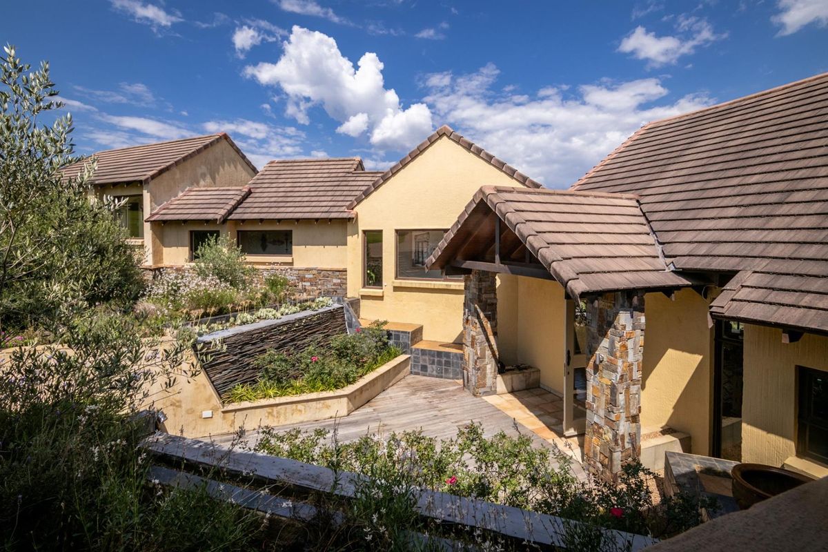 Bespoke 4-Bedroom Country Home in secure estate in Underberg - Photo 5