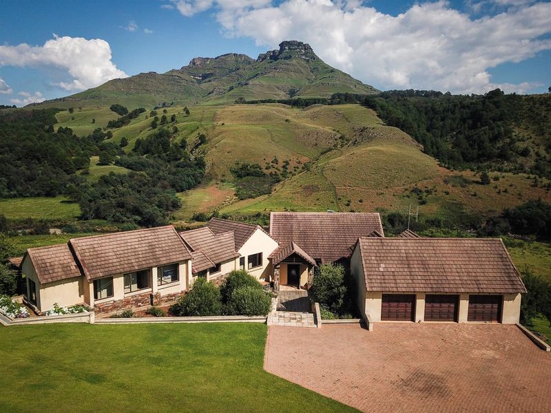 Bespoke 4-Bedroom Country Home in secure estate in Underberg - Photo 4