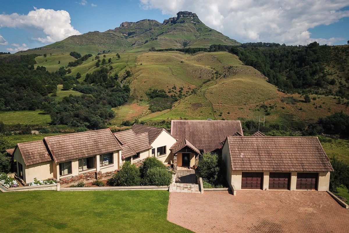 Bespoke 4-Bedroom Country Home in secure estate in Underberg - Photo 4