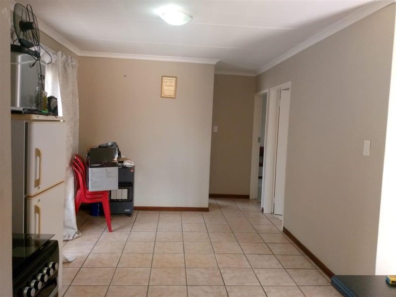 House For Sale in Equestria, Pretoria - Photo 10