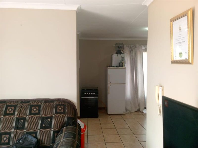 House For Sale in Equestria, Pretoria - Photo 6