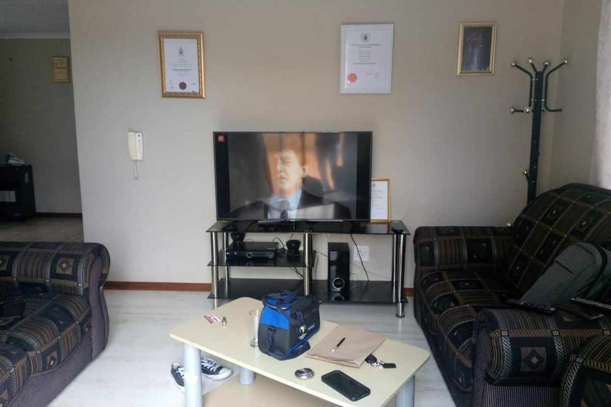 House For Sale in Equestria, Pretoria - Photo 3