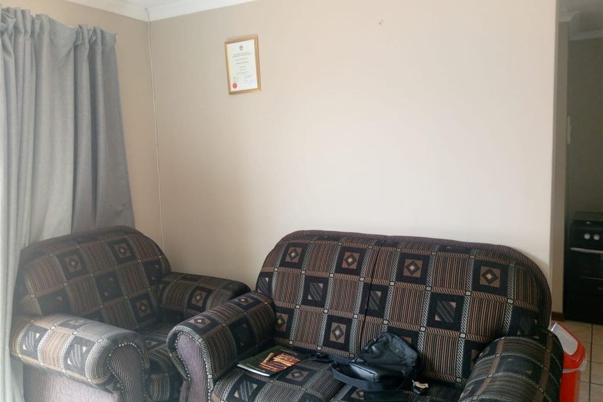 House For Sale in Equestria, Pretoria - Photo 5