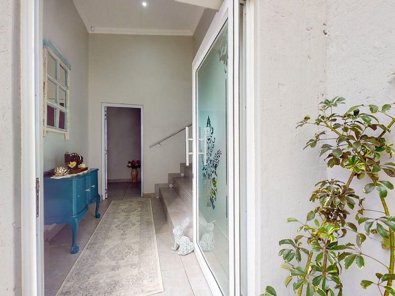 Views, luxury family home - Myburgh Park - Photo 3