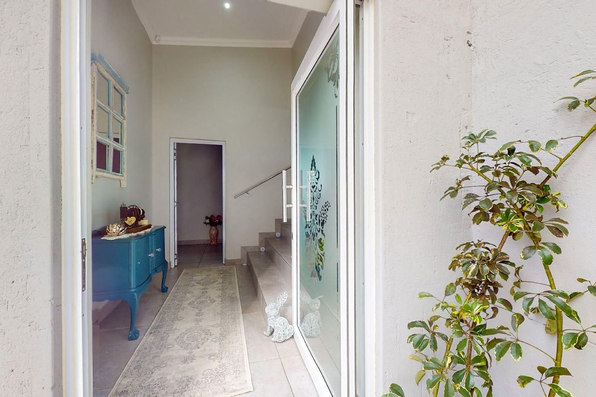 Views, luxury family home - Myburgh Park - Photo 3