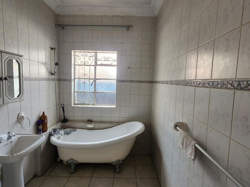 House For Sale in Brenthurst, Brakpan - Photo 4