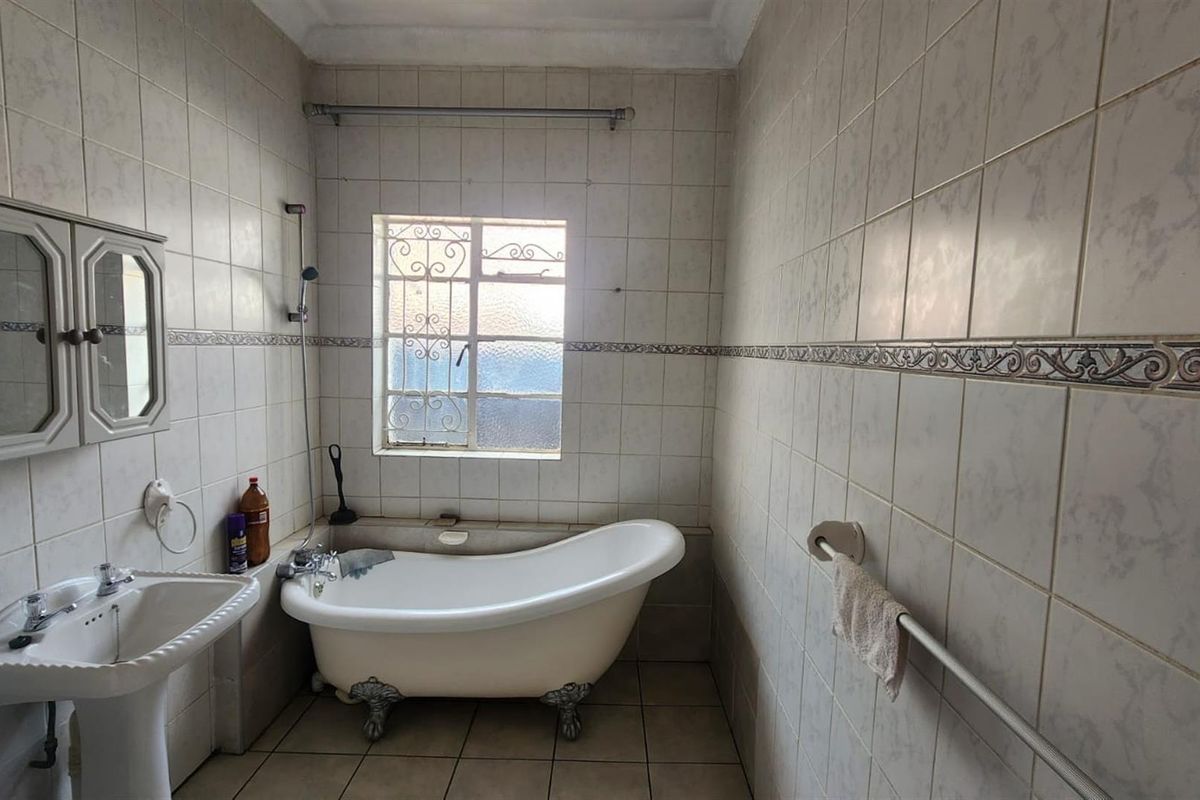 House For Sale in Brenthurst, Brakpan - Photo 4