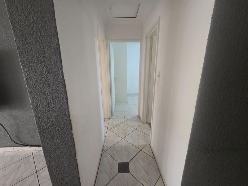 Modern 2 Bedroom Townhouse for Sale - Florida, Roodepoort - Photo 6