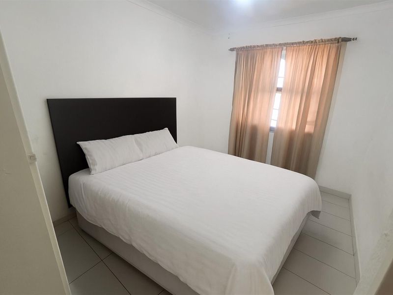 Modern 2 Bedroom Townhouse for Sale - Florida, Roodepoort - Photo 9
