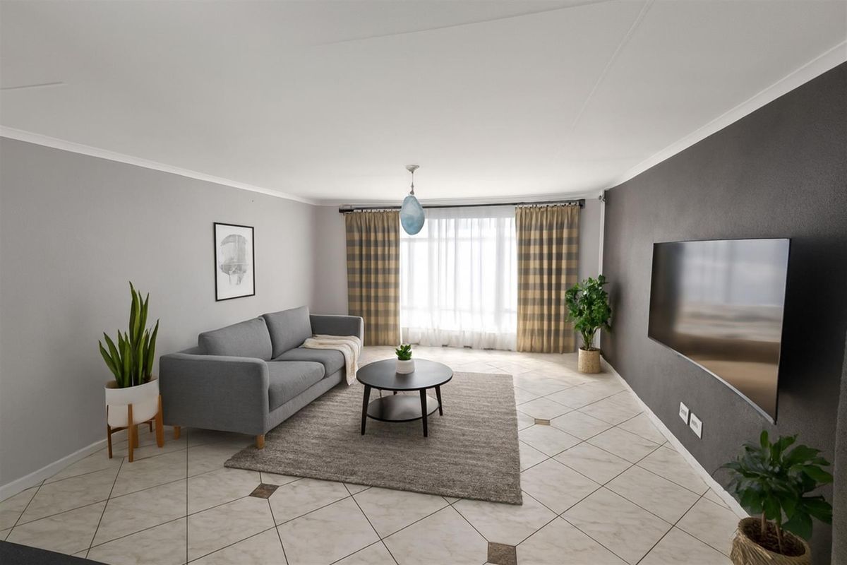 Modern 2 Bedroom Townhouse for Sale - Florida, Roodepoort - Photo 5