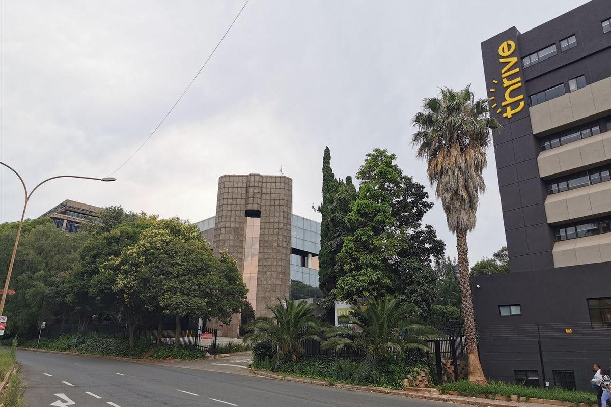 Large Commercial Property For Sale in Parktown, Johannesburg - Photo 2