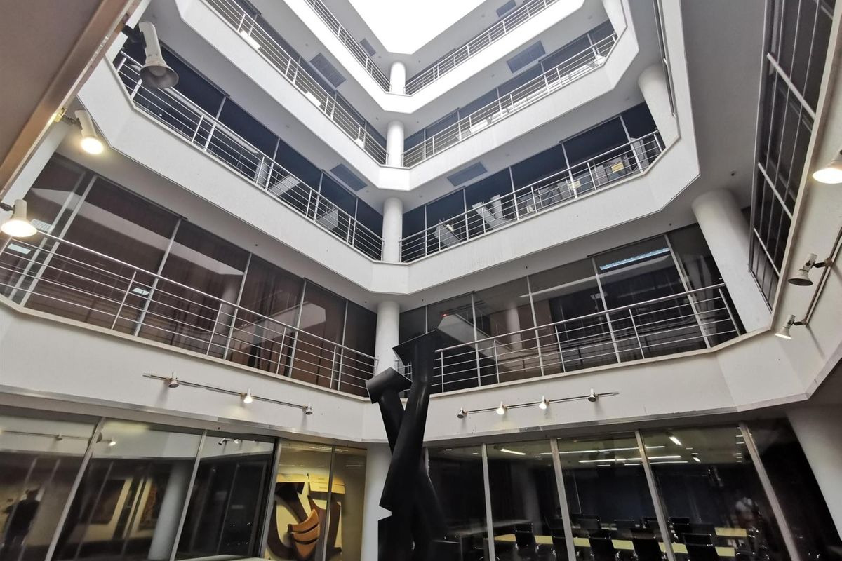 Large Commercial Property For Sale in Parktown, Johannesburg - Photo 4