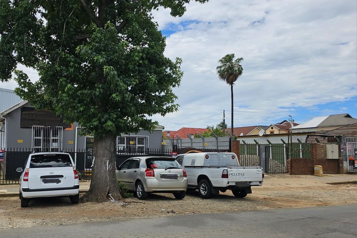 Business Ready Premises with Workshop Infrastructure in Central Pietermaritzburg - Photo 3