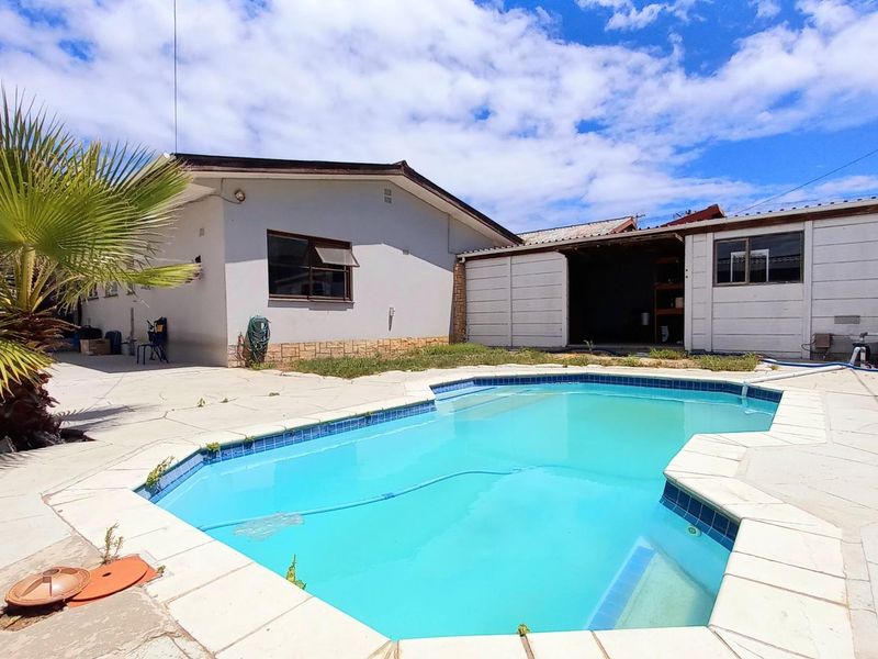 (Price Reduced) 4 bedroom House For Sale in Parow - Photo 9