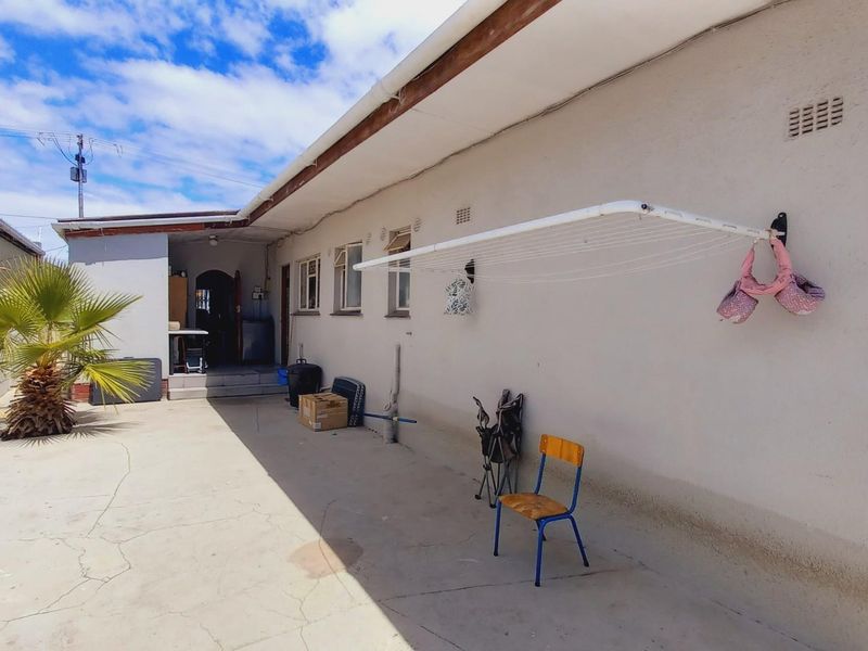 (Price Reduced) 4 bedroom House For Sale in Parow - Photo 6