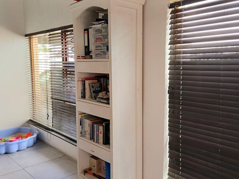 (Price Reduced) 4 bedroom House For Sale in Parow - Photo 4