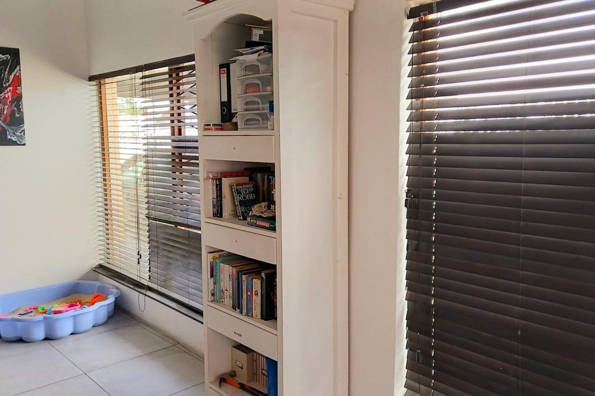 (Price Reduced) 4 bedroom House For Sale in Parow - Photo 4