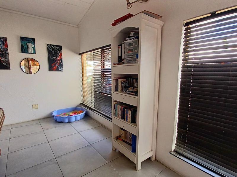 (Price Reduced) 4 bedroom House For Sale in Parow - Photo 3