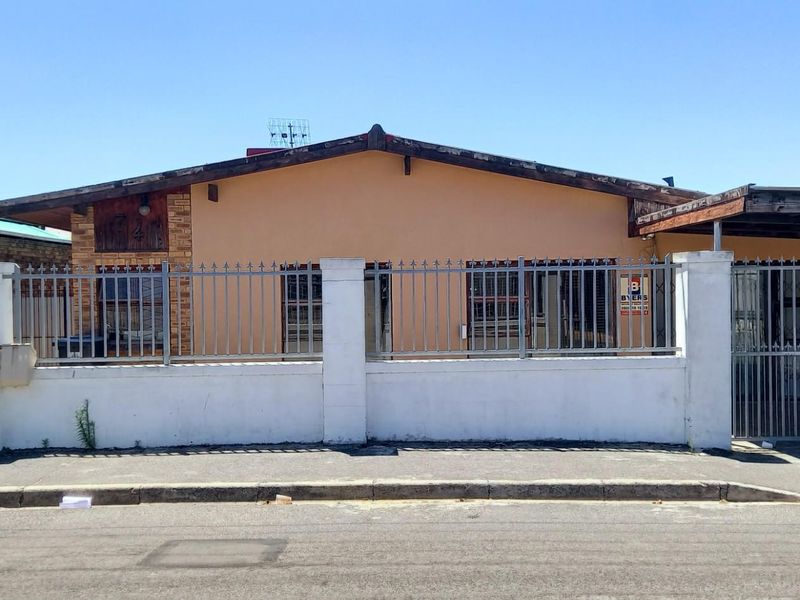 (Price Reduced) 4 bedroom House For Sale in Parow - Photo 1