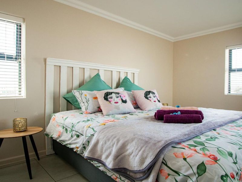 Modern Double-Storey Home with Patio and Built-in Braai - Yzerfontein - Photo 9