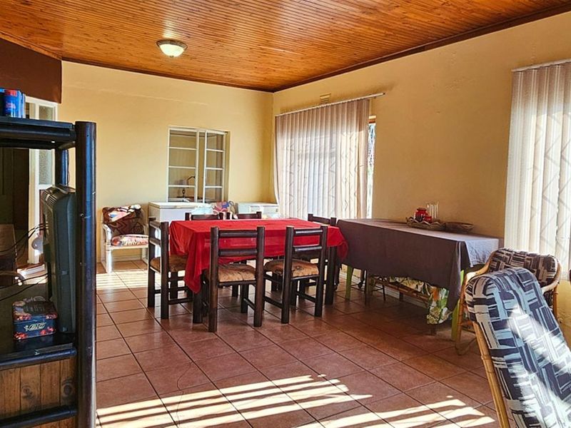 House with SEA VIEWS For Sale in Margate, KwaZulu Natal - Photo 2