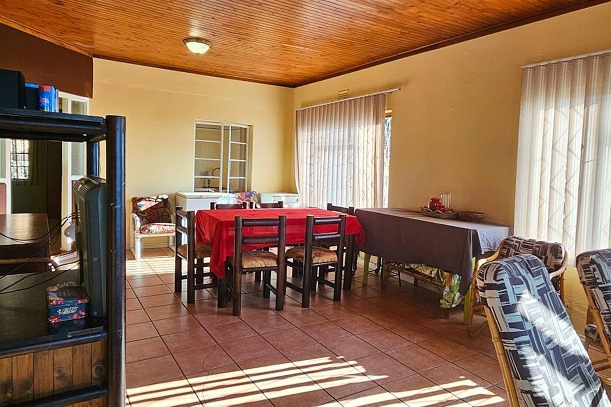 House with SEA VIEWS For Sale in Margate, KwaZulu Natal - Photo 2