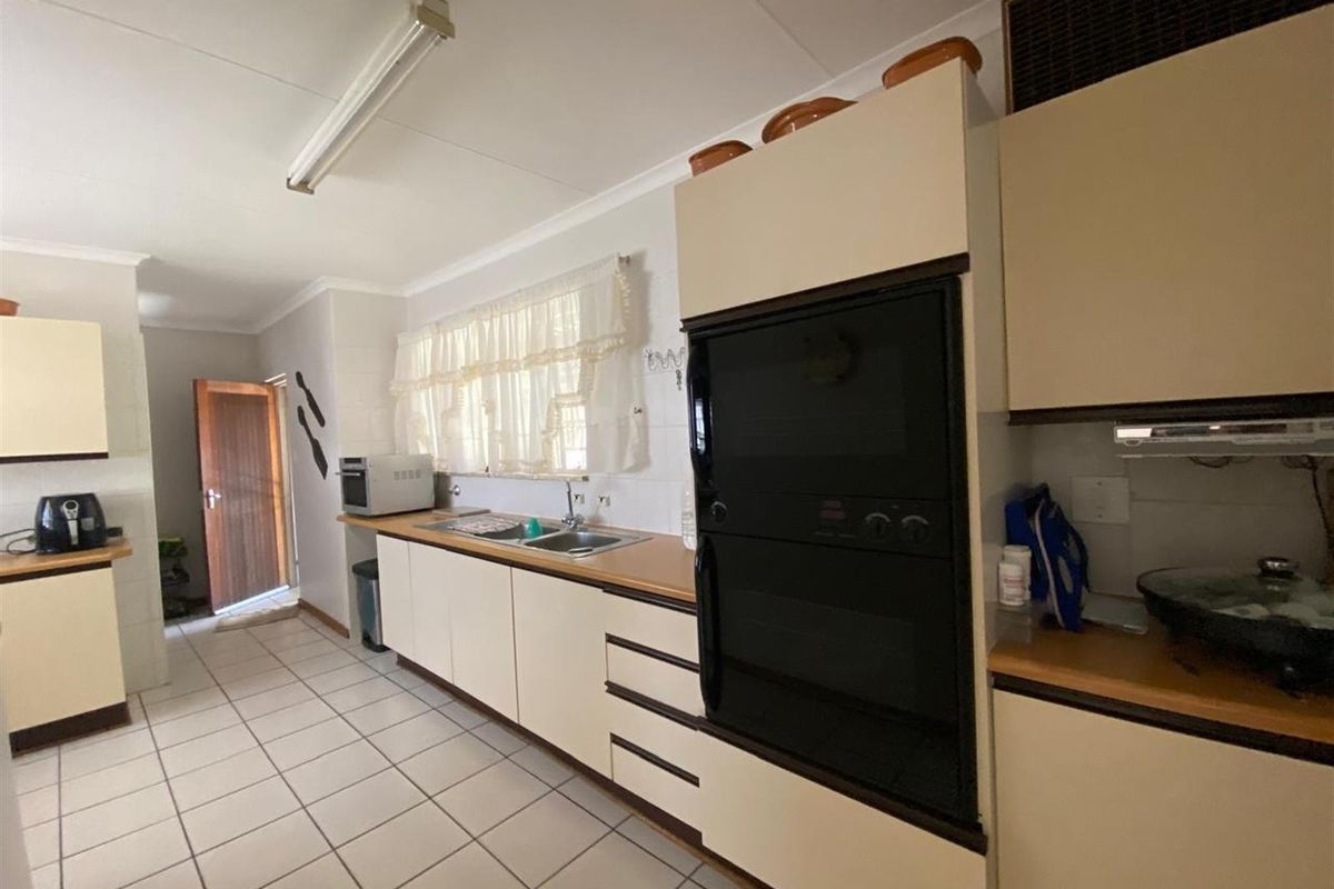 House For Sale in Sasolburg Central, Sasolburg - Photo 2