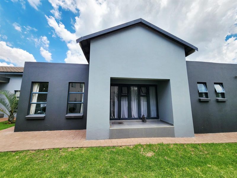 Modern 4 Bedroom 3 Bathroom House with Domestic Room for sale in Copperleaf Centurion - Photo 3
