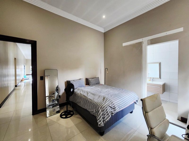 Modern 4 Bedroom 3 Bathroom House with Domestic Room for sale in Copperleaf Centurion - Photo 10