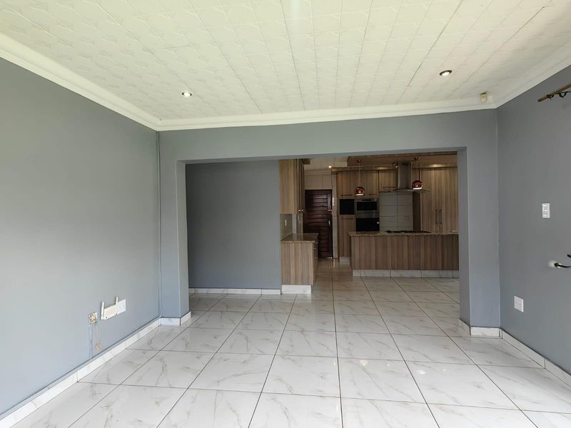 Modern Comfort and Practical Living in a Well-Finished Family Home - Photo 10