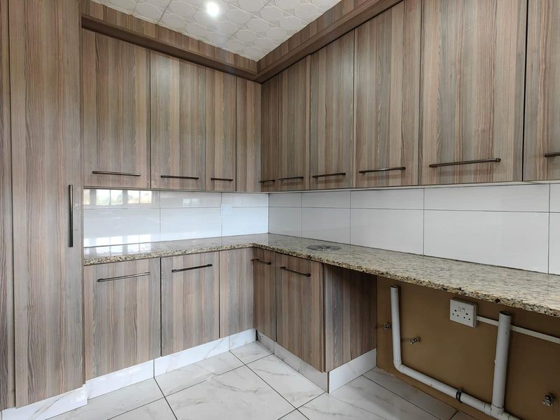 Modern Comfort and Practical Living in a Well-Finished Family Home - Photo 7