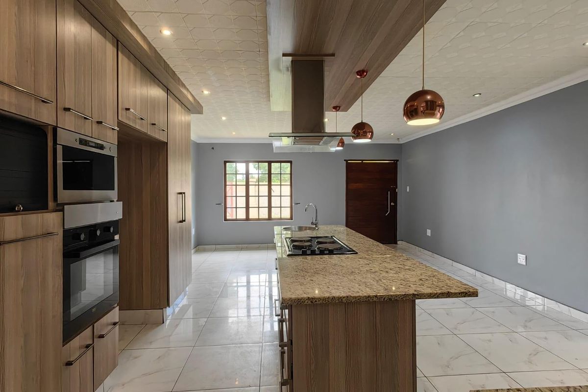 Modern Comfort and Practical Living in a Well-Finished Family Home - Photo 4