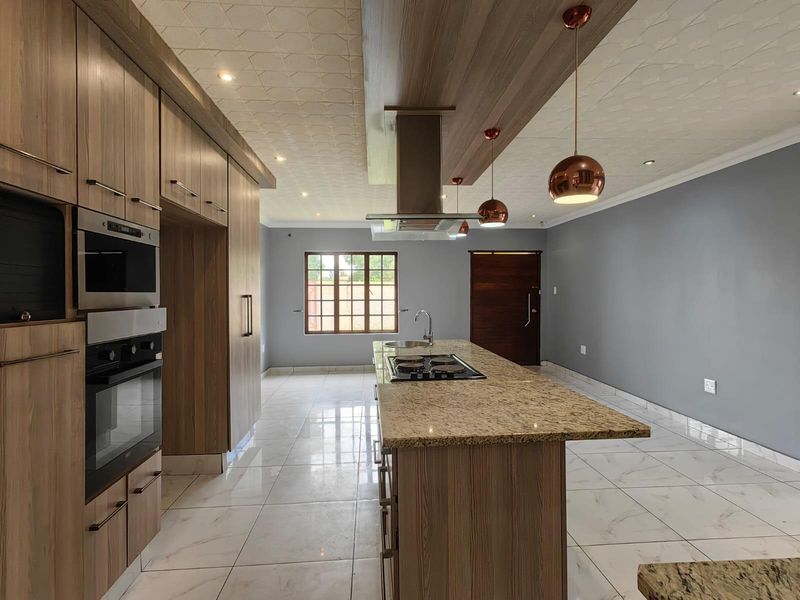 Modern Comfort and Practical Living in a Well-Finished Family Home - Photo 4