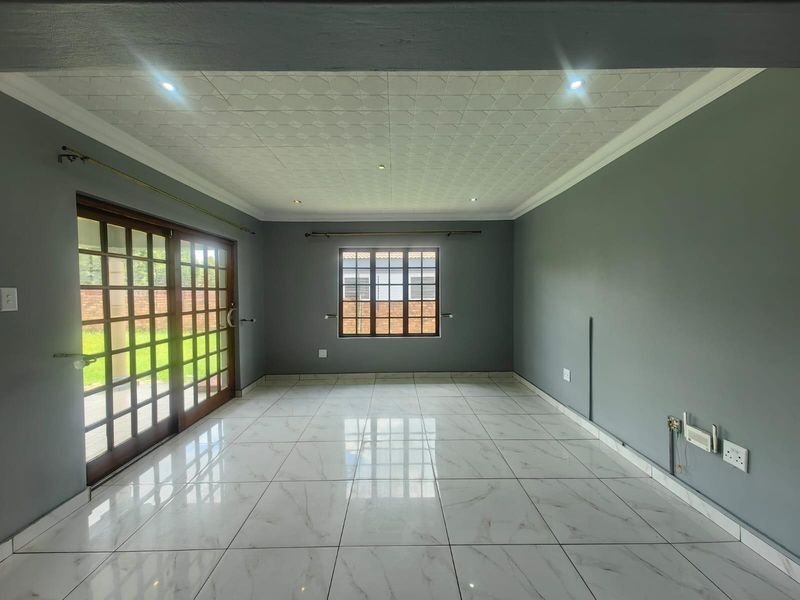 Modern Comfort and Practical Living in a Well-Finished Family Home - Photo 9