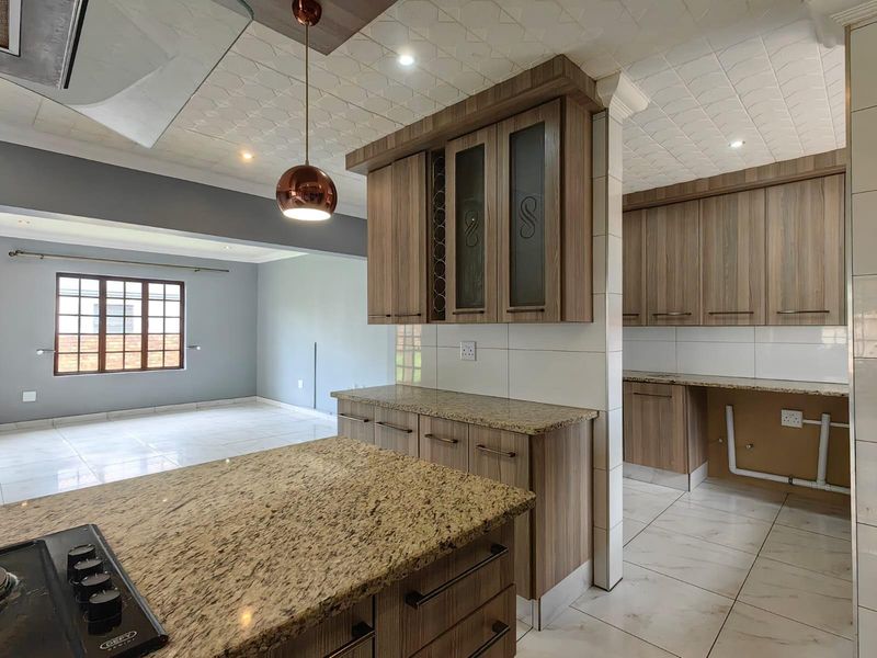 Modern Comfort and Practical Living in a Well-Finished Family Home - Photo 6