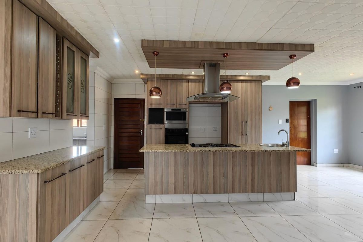 Modern Comfort and Practical Living in a Well-Finished Family Home - Photo 3