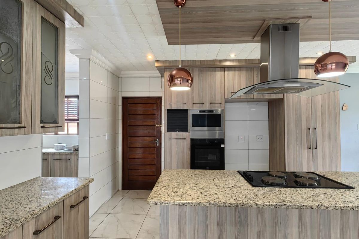 Modern Comfort and Practical Living in a Well-Finished Family Home - Photo 5