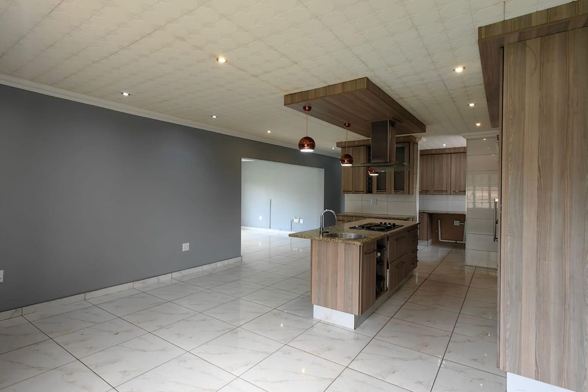 Modern Comfort and Practical Living in a Well-Finished Family Home - Photo 2